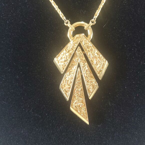 Crown Trifari Gold Tone Necklace Leaf Chevron Deco Feather Brutalist Abstract - Picture 2 of 12